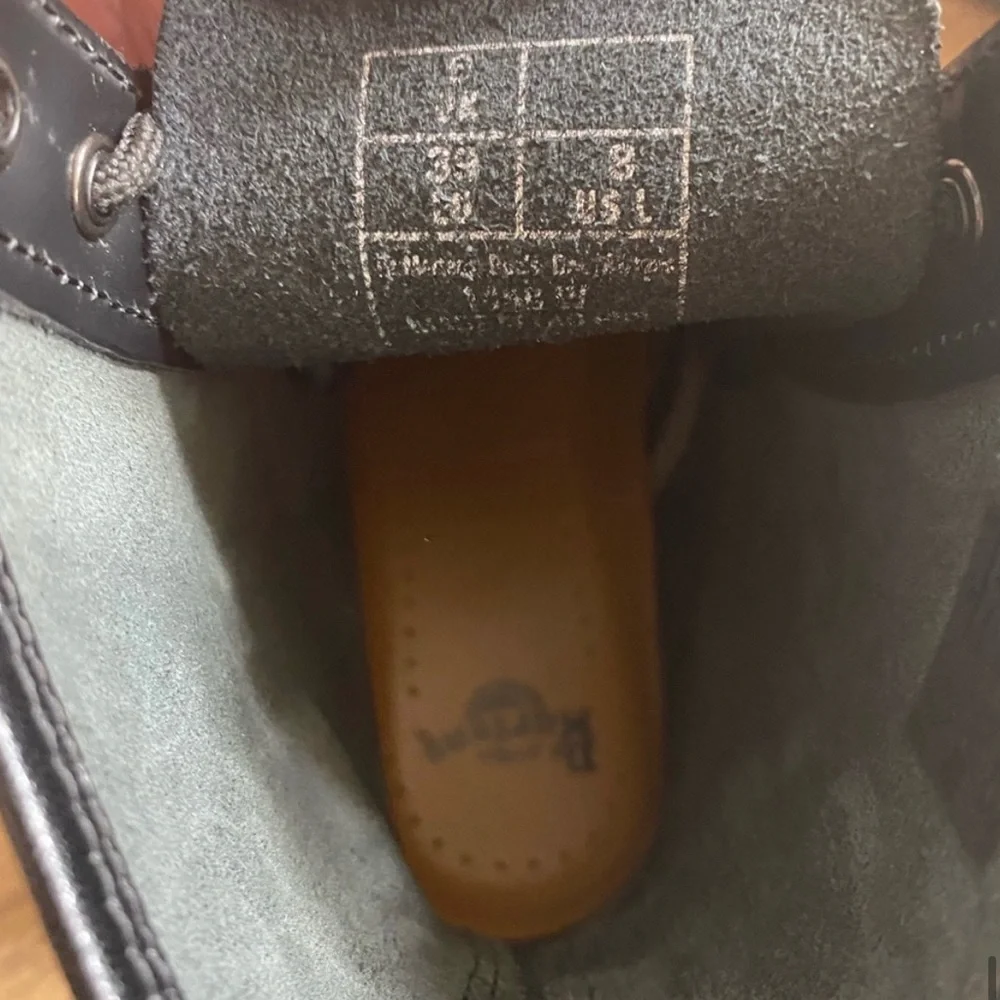 Dr. Martens 1460 Boots Sz 8 Smooth Leather
8 Eye - Picture 6 of 7